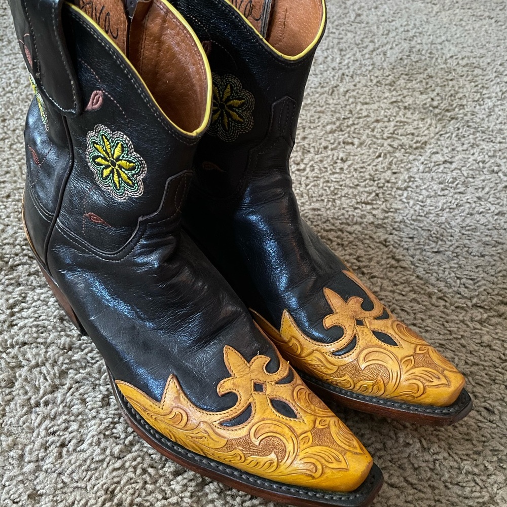 Women’s size 8 Lucchese Divas